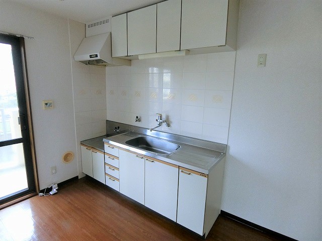 キッチン　写真は同建物の別部屋を参考に掲載しております。