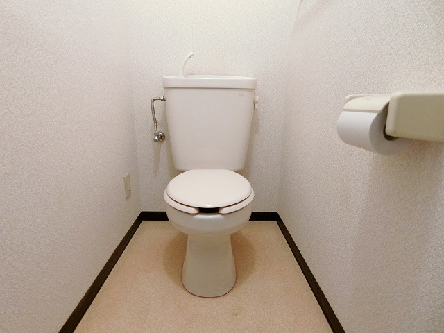 トイレ　写真は同建物の別部屋を参考に掲載しております。