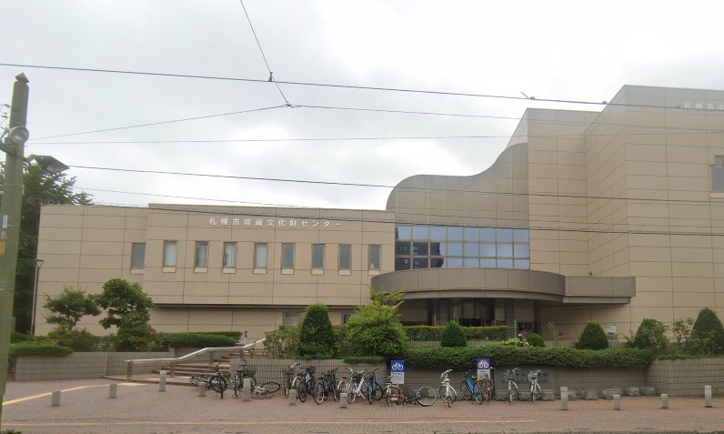 図書館　札幌市中央図書館（図書館）まで798m