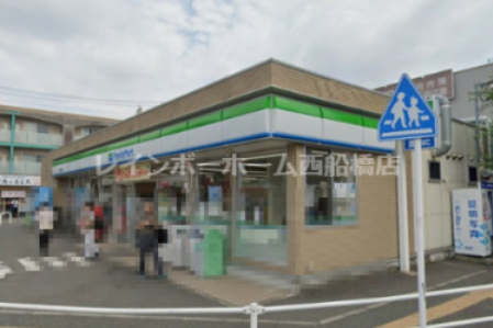 コンビニ　ファミリーマート（コンビニ）まで402m