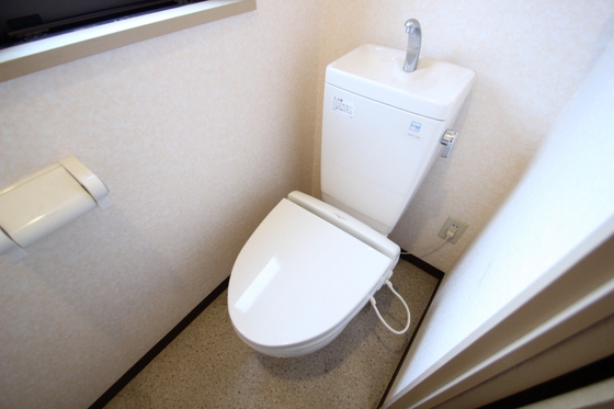 広島電鉄皆実線 南区役所前駅 徒歩7分 10階建 築23年のトイレ写真
