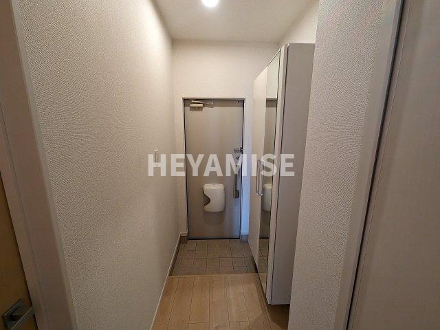 グランドソレイユ富の原 IIIの玄関写真