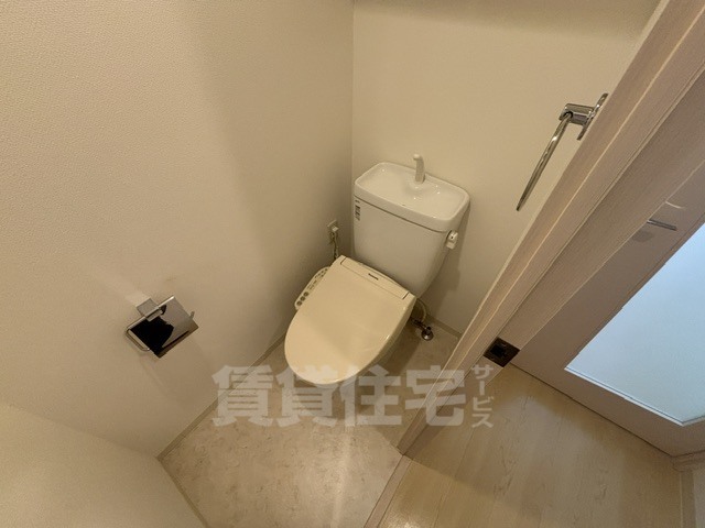 地下鉄御堂筋線 新大阪駅 徒歩2分 15階建 築18年のトイレ写真