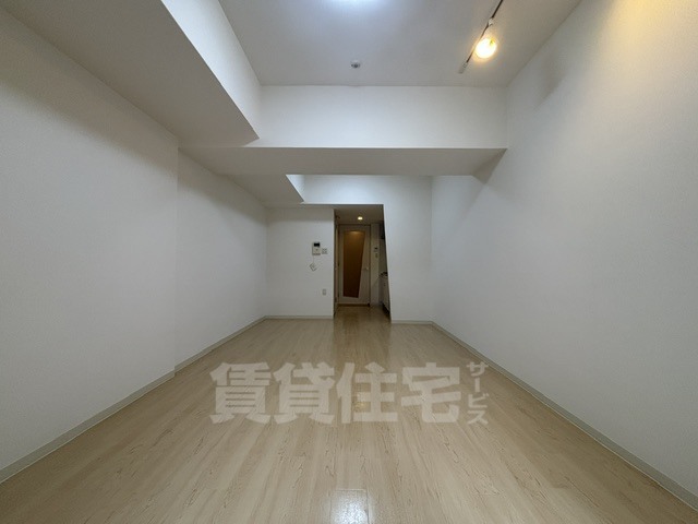 地下鉄御堂筋線 新大阪駅 徒歩2分 15階建 築18年の居間写真