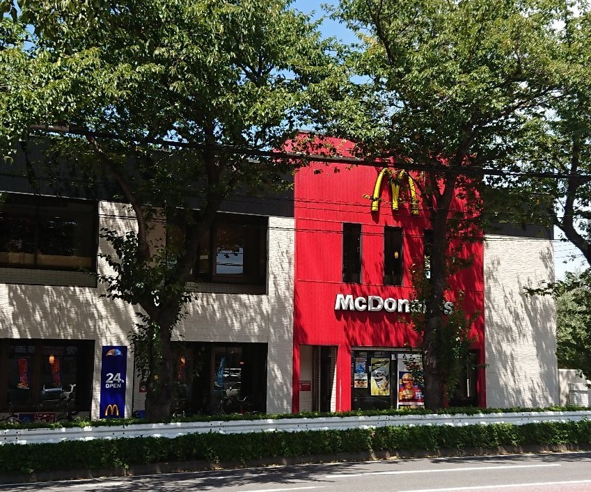 飲食店　マクドナルド十日市場店（飲食店）まで217m
