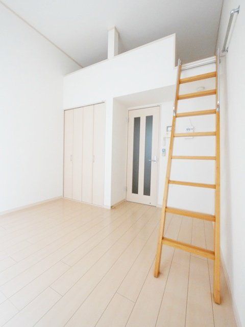 アザレ読売ランドB棟の居間写真