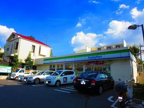 コンビニ　ファミリーマート 深沢五丁目店（コンビニ）まで524m