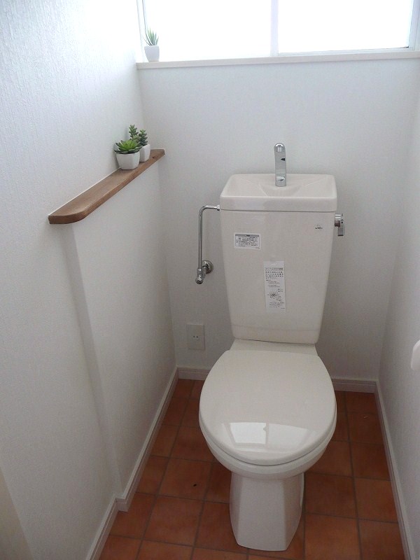 霧島市 2階建 築43年のトイレ写真