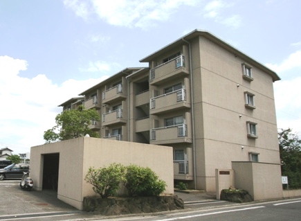 【高松市屋島西町のマンションの建物外観】