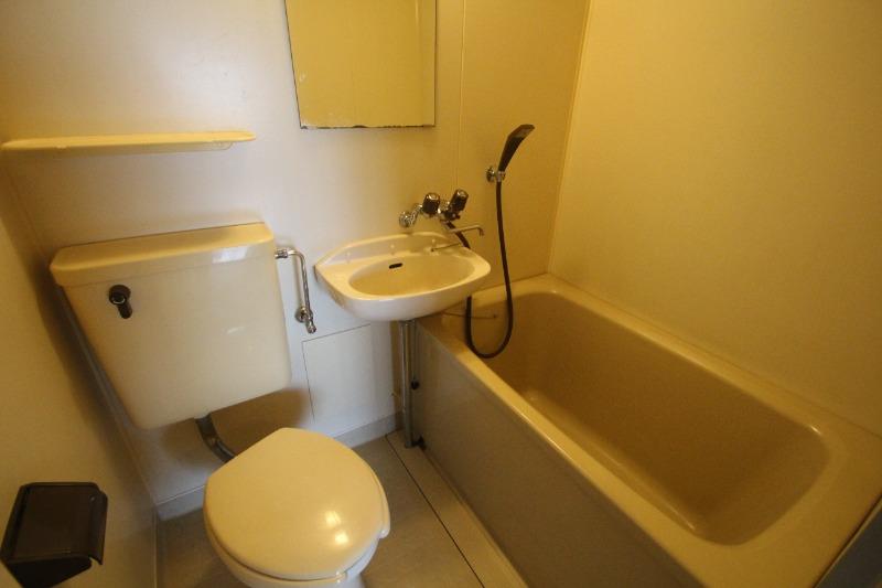 バス・シャワールーム　バスルームです。