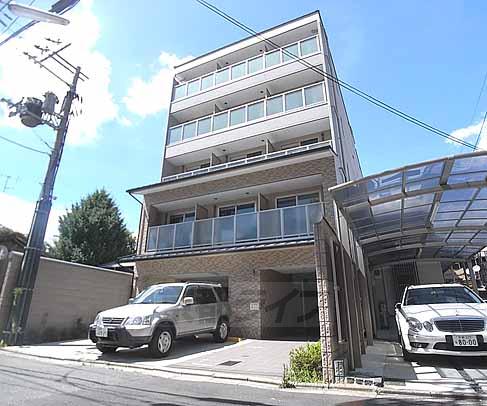 京都市東山区北木之元町のマンションの建物外観