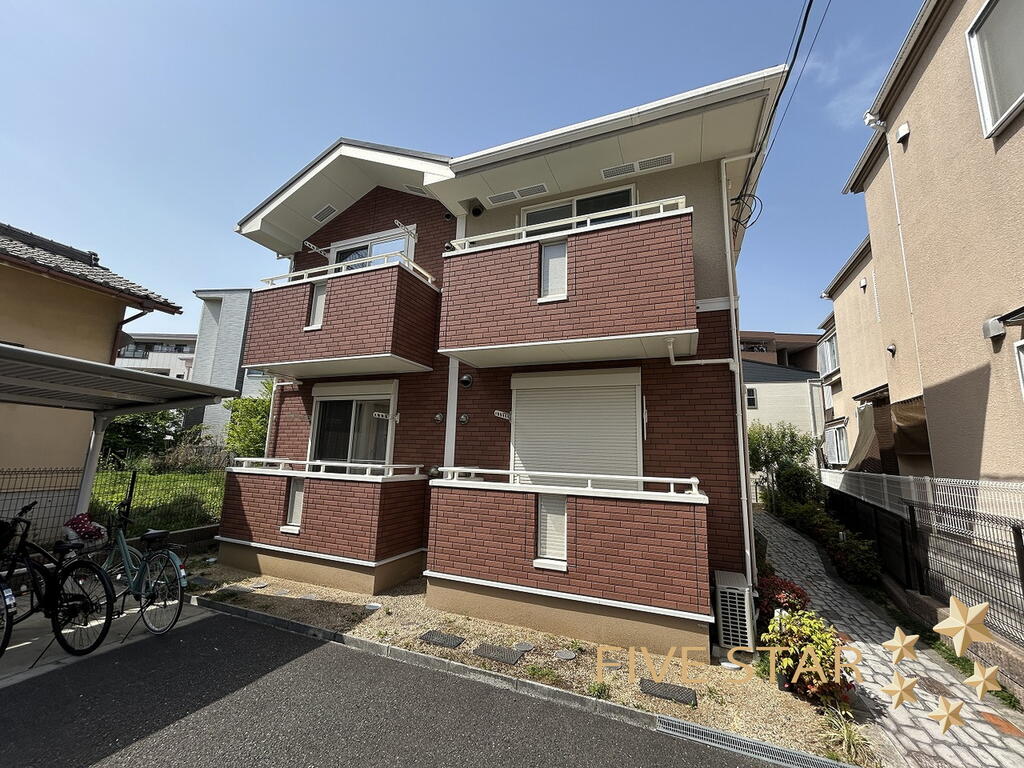 京阪本線 枚方市駅 バス乗車時間：11分 最寄りバス停で下車 徒歩5分 築13年