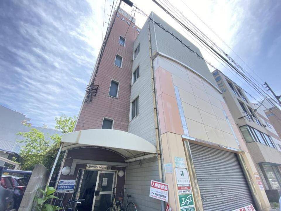 松山市勝山町のマンションの建物外観