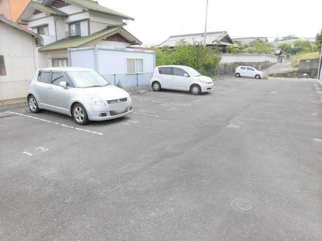 【高松市牟礼町大町のアパートの駐車場】