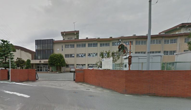 中学校　小田原市立城北中学校（中学校）まで674m