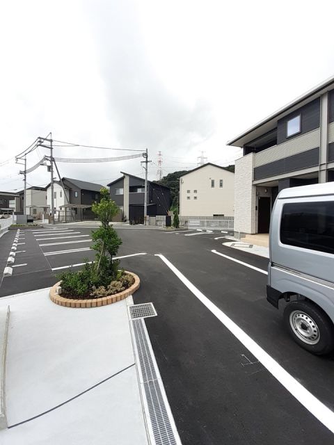 【下松市潮音町のアパートの駐車場】