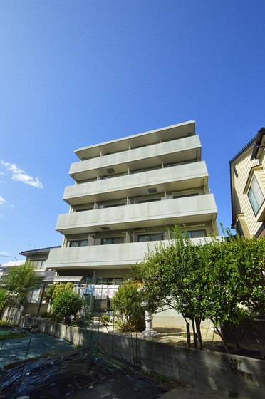 広島市南区仁保新町のマンションの建物外観