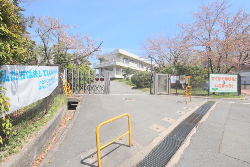 【サニーハイツ生駒の小学校】