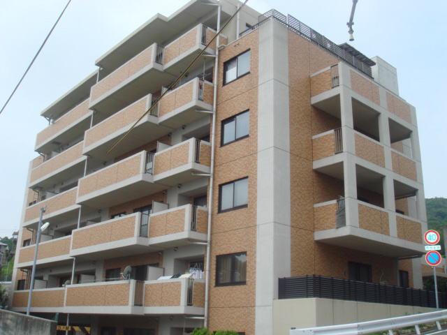 神戸市長田区花山町のマンションの建物外観