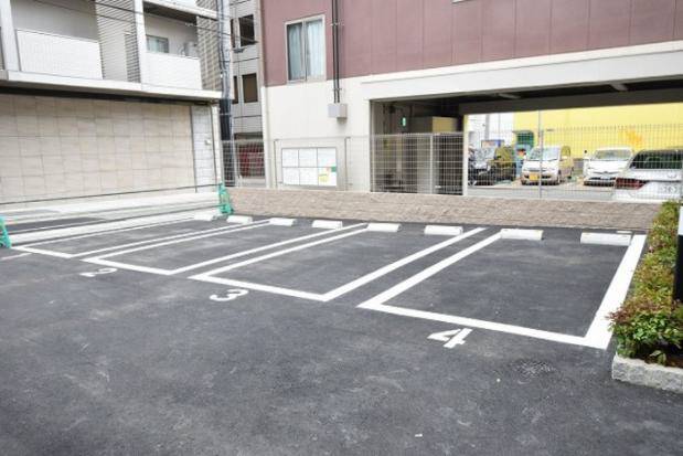 【神戸海岸通　萬利Residenceの駐車場】