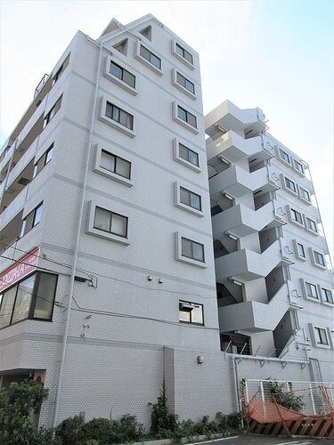 【藤沢市片瀬海岸のマンションの建物外観】