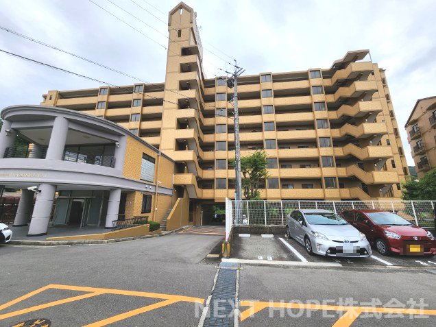 【ライオンズマンション川西清和台　壱番館の建物外観】