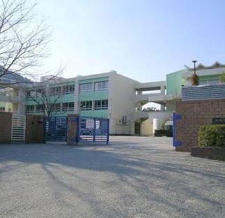 【ライオンズマンション川西清和台　壱番館の中学校】