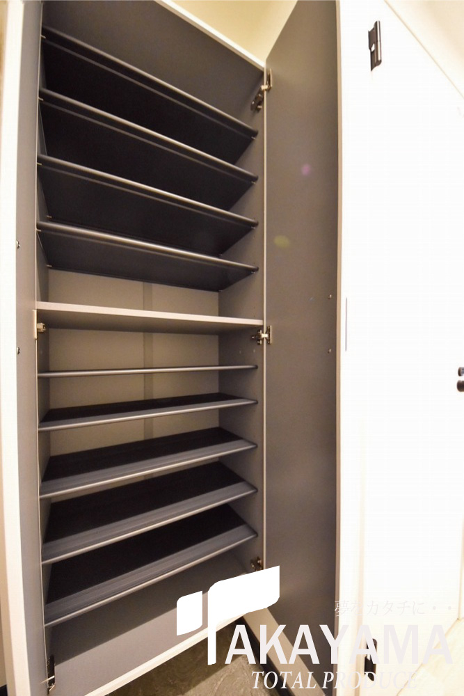 玄関　シューズボックス、天井高の大型シューズボックス★