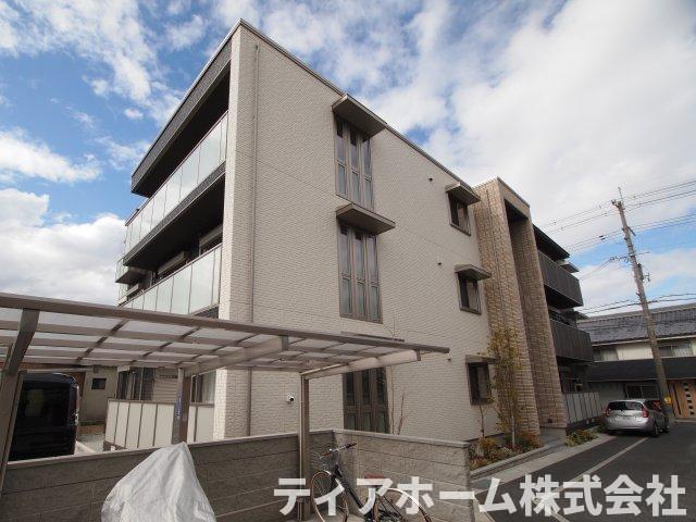 【葛城市南道穗のマンションの建物外観】