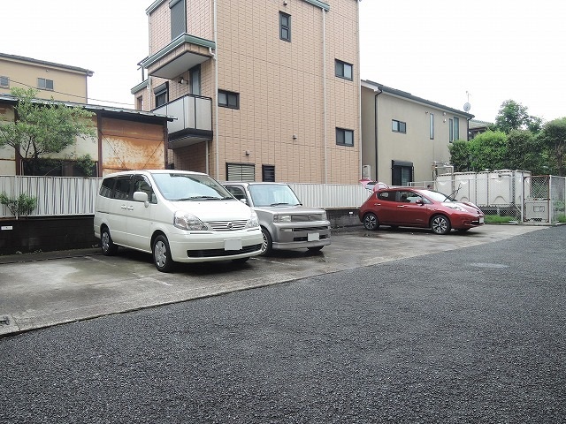 【江戸川区南葛西のマンションの駐車場】