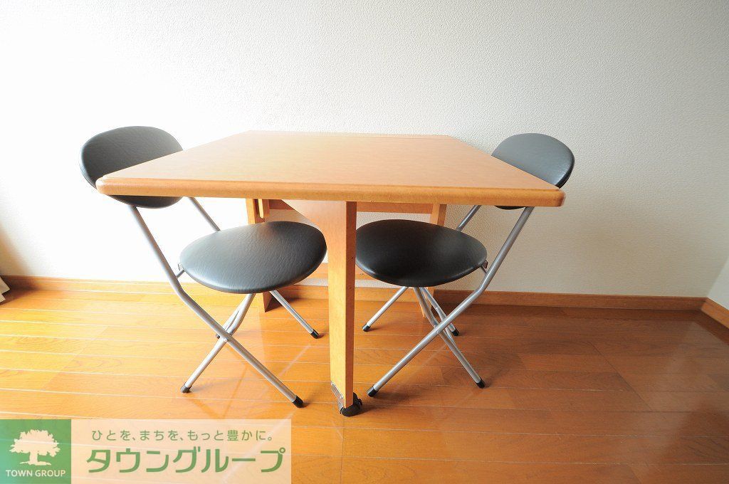 その他　テーブル椅子つき