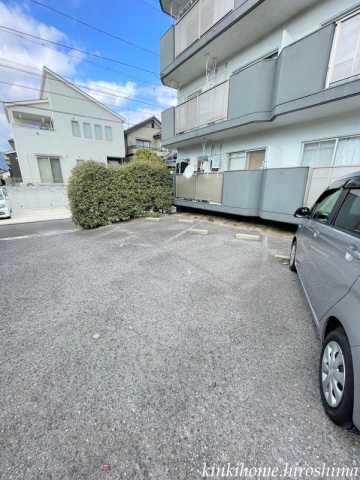 【廿日市市住吉のマンションの駐車場】