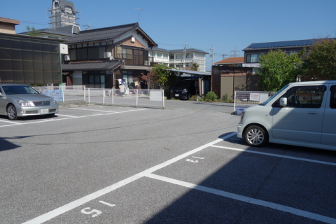 【彦根市川瀬馬場町のアパートの駐車場】