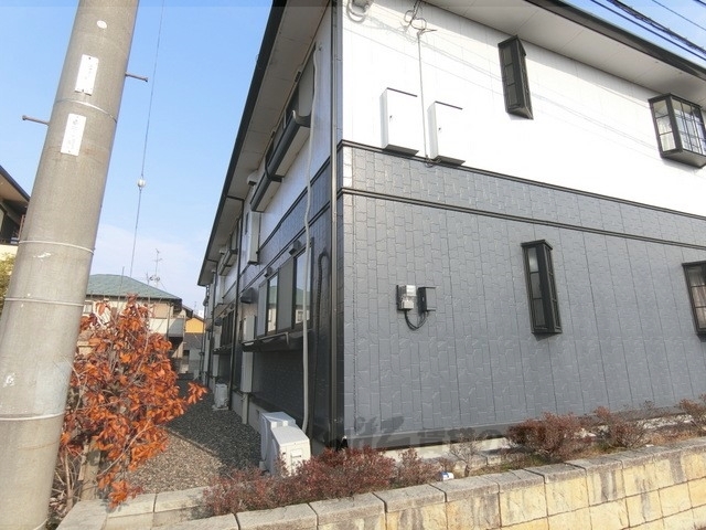 近江八幡市鷹飼町北のアパートの建物外観