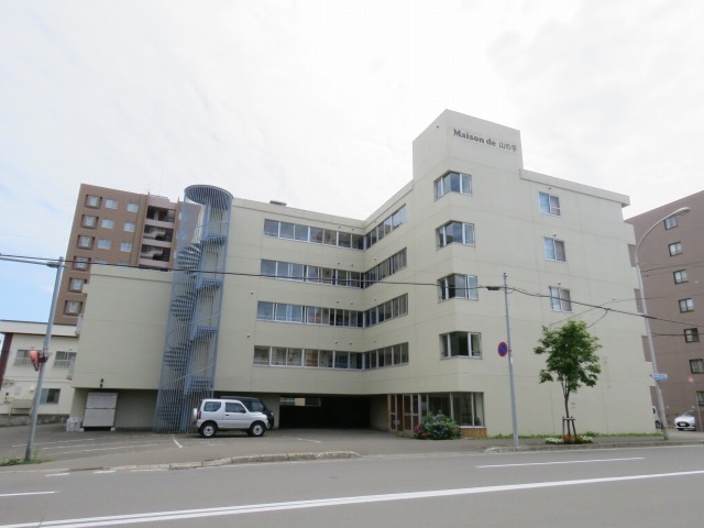 札幌市西区山の手三条のマンションの建物外観