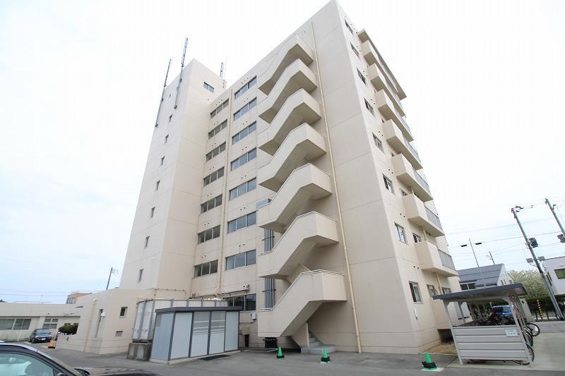 第三関屋マンションの建物外観