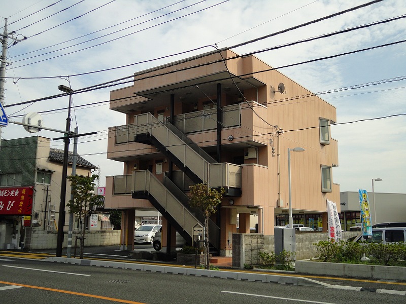 【ジュネス湯村の建物外観】