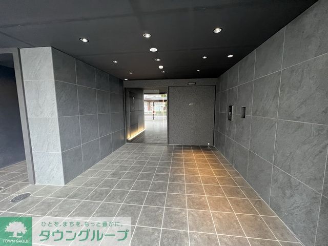 【名古屋市西区天神山町のマンションのエントランス】