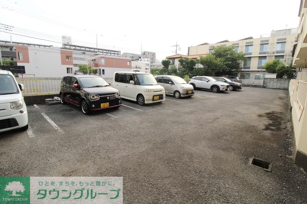 【坂戸市末広町のマンションの駐車場】