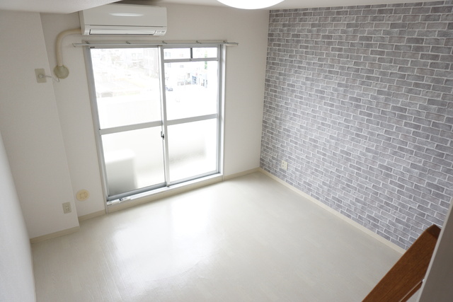 居室・リビング　７．５帖の洋室はロフト付き