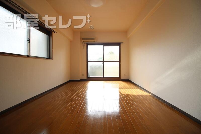 居室・リビング　反転画像