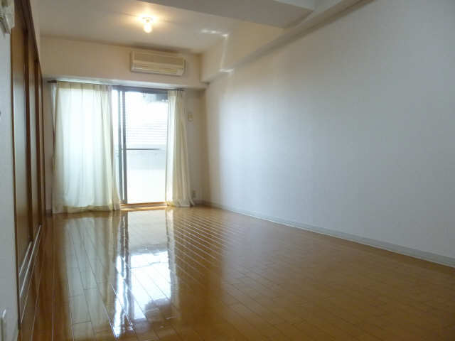 居室・リビング　他号室のためイメージです