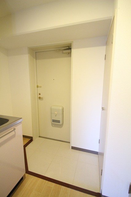 玄関　同物件、別号室のものです。