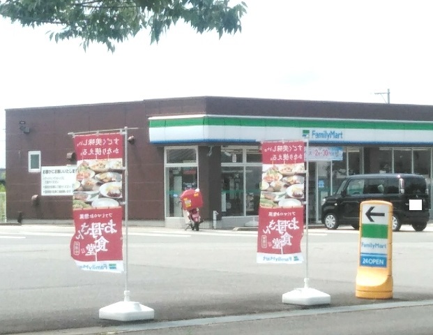 コンビニ　ファミリーマート（コンビニ）まで1583m