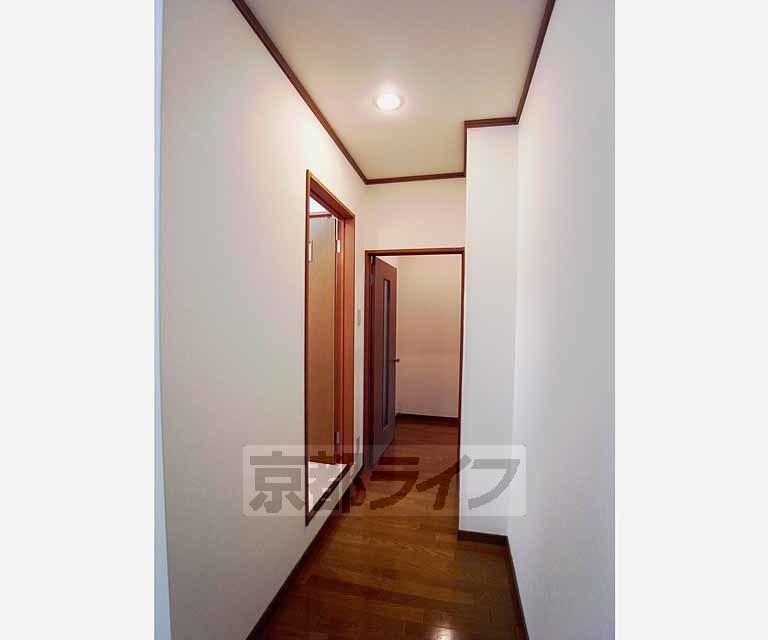 その他部屋・スペース　シンプルな廊下です。