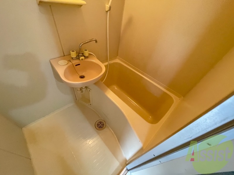 バス・シャワールーム　洗面台付バスルーム！