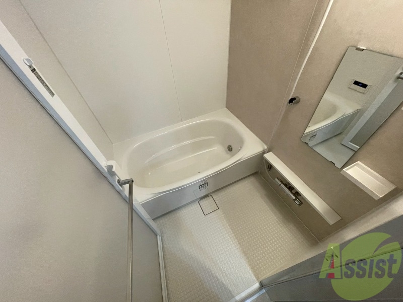 バス・シャワールーム　お風呂になります。一日の疲れを癒してくださいね。