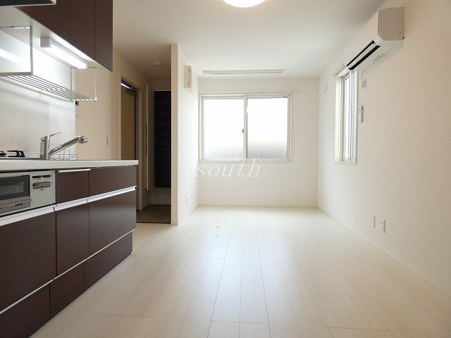 居室・リビング　洗練された清潔感漂う清楚な仕上がり