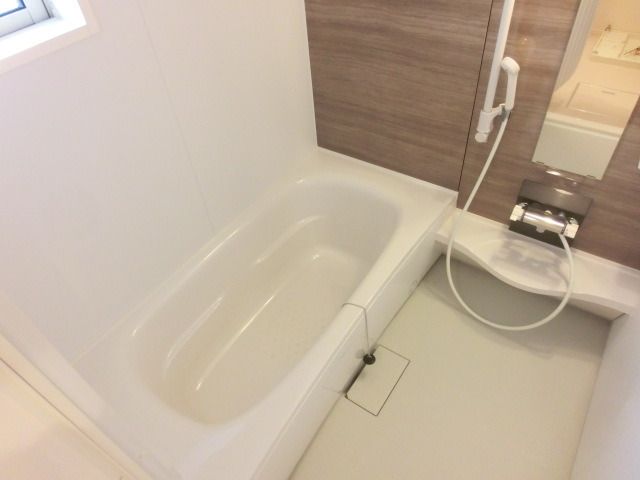 バス・シャワールーム　広々１坪バス　追い焚き　浴室乾燥機