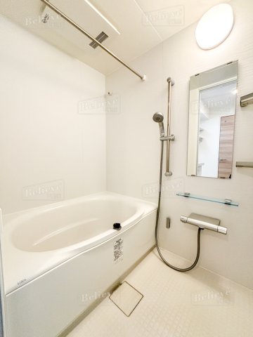 バス・シャワールーム　追い焚き・浴室乾燥機付きのお風呂です♪